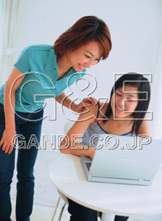 EGAOIMAGES 005 Notebook PC Style 若い女性「ノートPCスタイル」