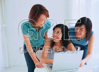 EGAOIMAGES 005 Notebook PC Style 若い女性「ノートPCスタイル」