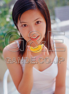 EGAOIMAGES 008 Beauty Lesson 若い女性「ビューティレッスン」