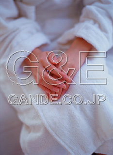 EGAOIMAGES 009 Body Care 若い女性「ボディケア」
